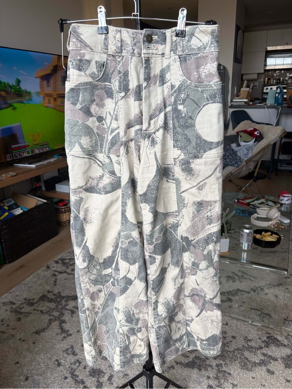 Pilcro Neutral Abstract Cargo Pants in Gray and Beige